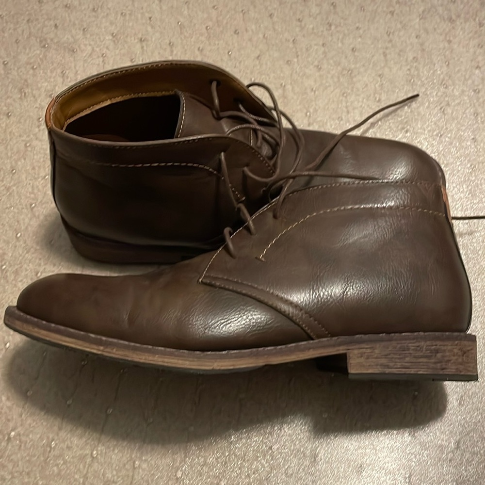 Sonoma boots. Size 11 Wide. Brown color.